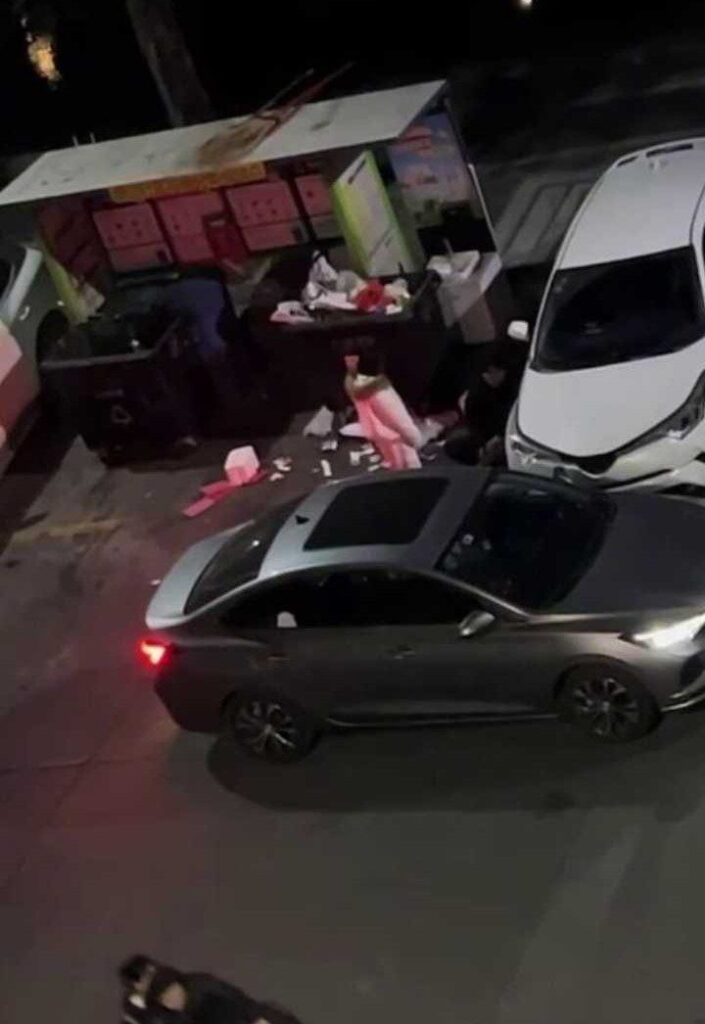 海王渣女当街翻车6年男友与4年男友不慎碰面