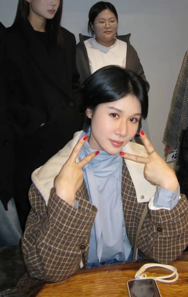 杭州四季青商场杭州二姐现场手撕小三8年员工吸引老公