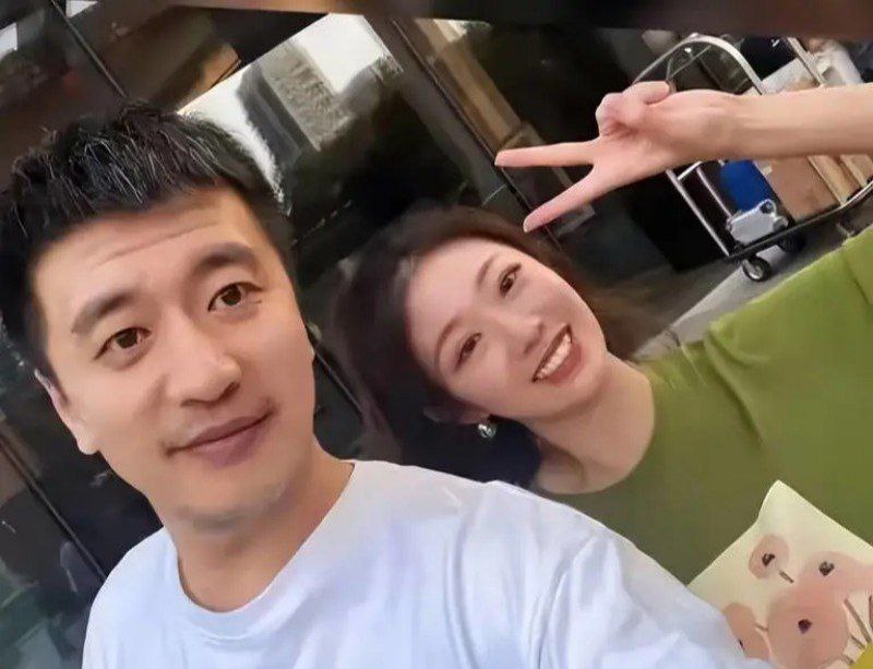 考研导师张雪峰再度翻车伍佰演唱会密会小三被当场抓包