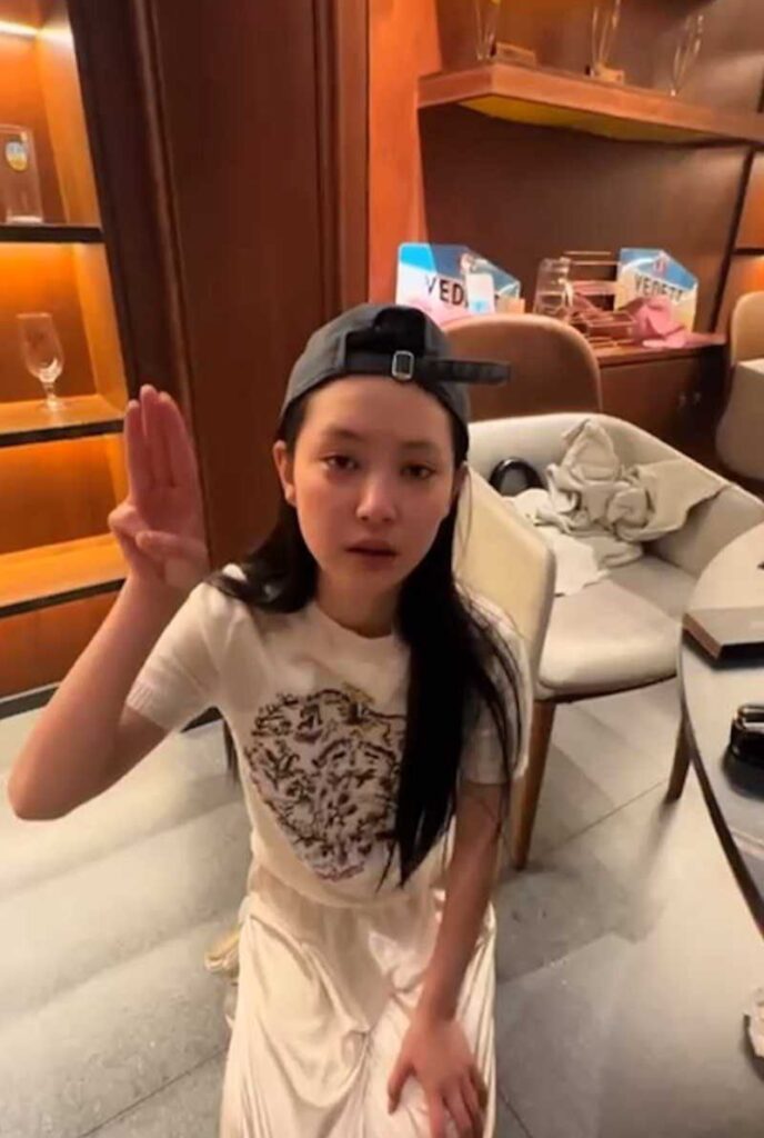 山东劳斯莱斯车主被绿门渣女王晓迪婚内出轨被抓下跪道歉