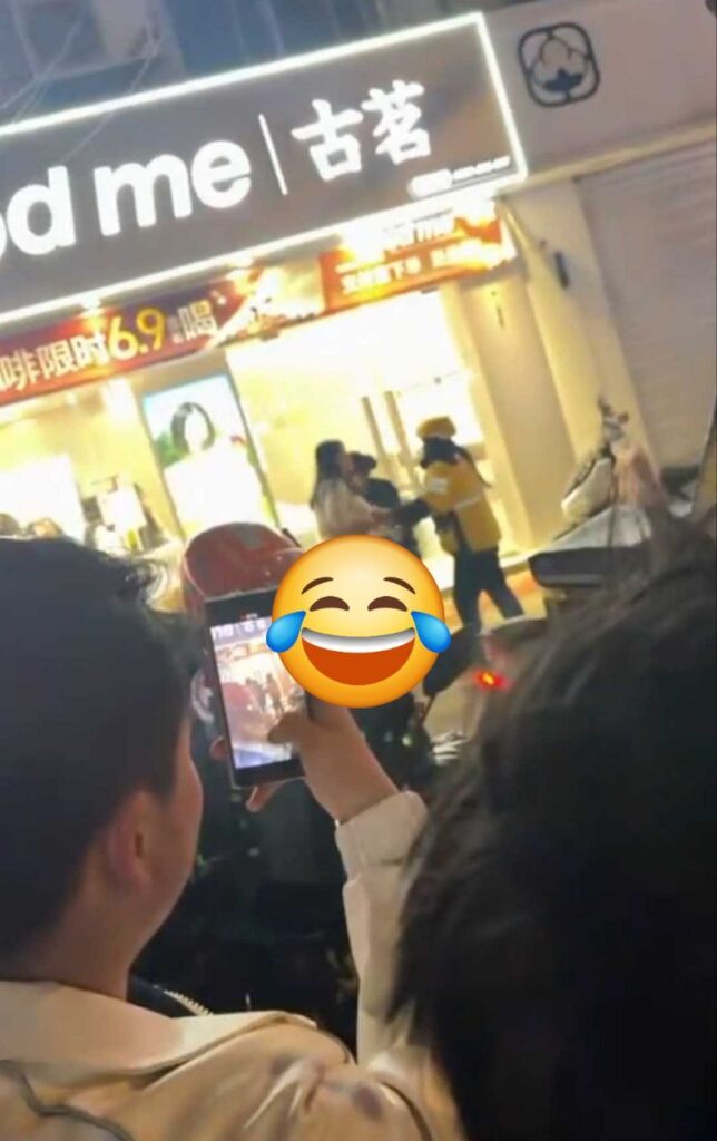 古茗扔茶再上热搜平邑莲花山古茗扔茶一女子分手崩溃果奔