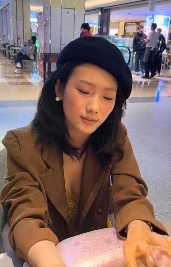 23万粉丝抖音网红银行早年黑历史下海拍片视频流出