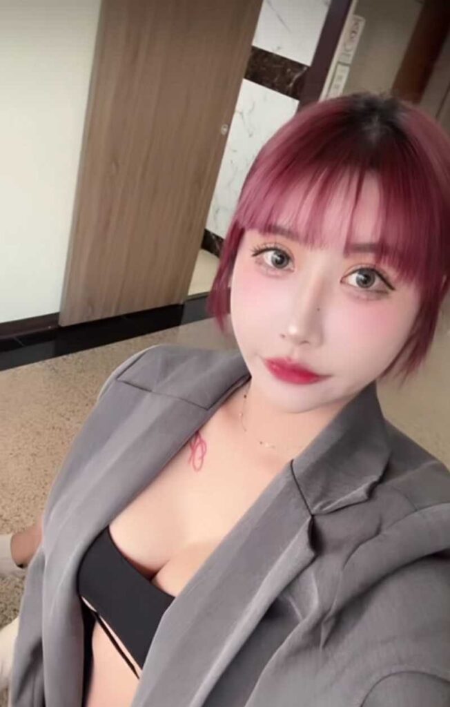 短发甜心杏妮十三万粉丝艳压群芳背后竟有段不光彩传闻