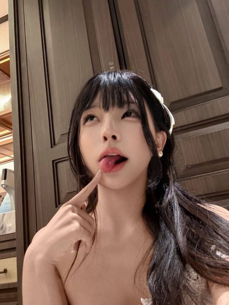 微博推特新晋纯欲风福利姬香风智乃定制福利流出