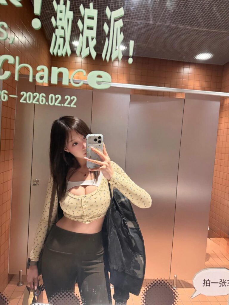中国美院张颂佳慧zsjh海外留学期间下海视频2分10秒完整版