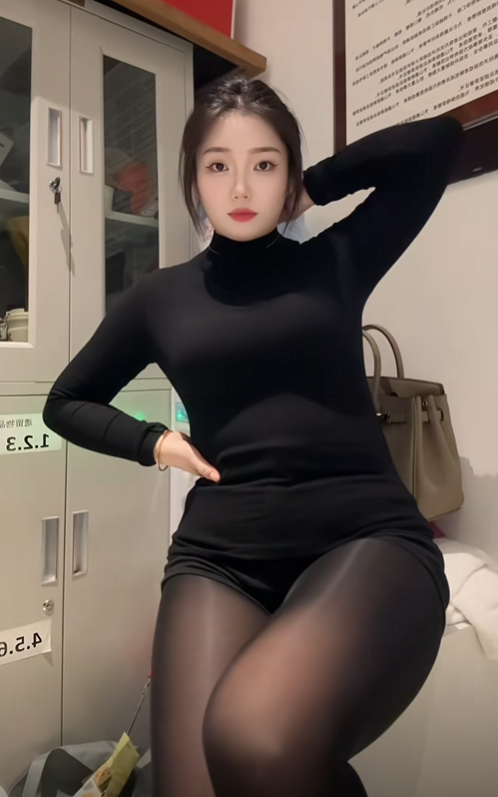 71万粉丝抖音擦边女网红香菜圆子微胖御姐天花板宠粉福利流出