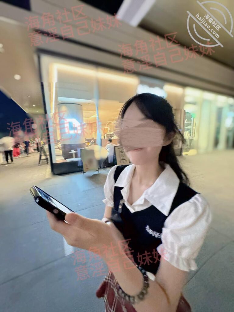 至151章节[长篇连载:意银自己妹妹]看着妹妹跟另外着姐妹进了房间就开始幻想-来自海角社区的真实故事经历