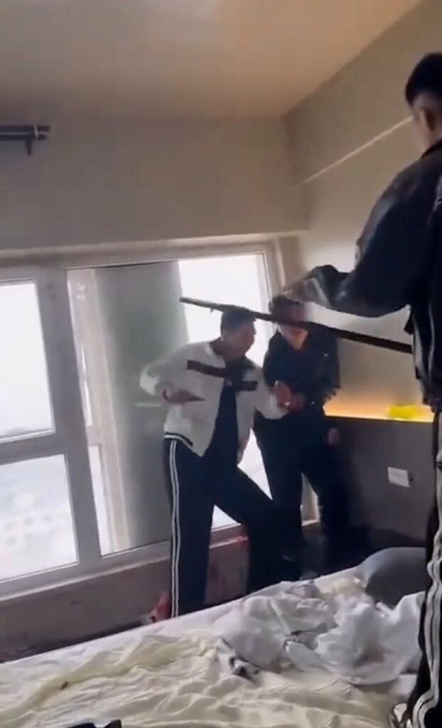 吉林长春万达公寓精神小伙一穿二伤人事件精神小妹又作妖