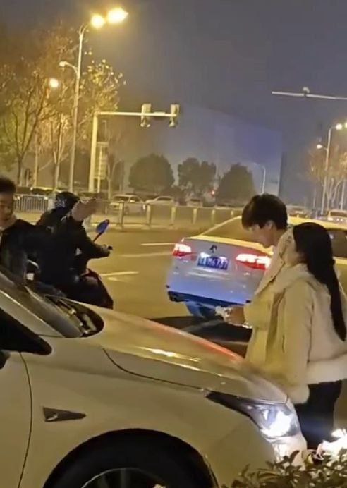 沪上勇士20万为爱冲锋你在工厂流汗女友在家秒换男友