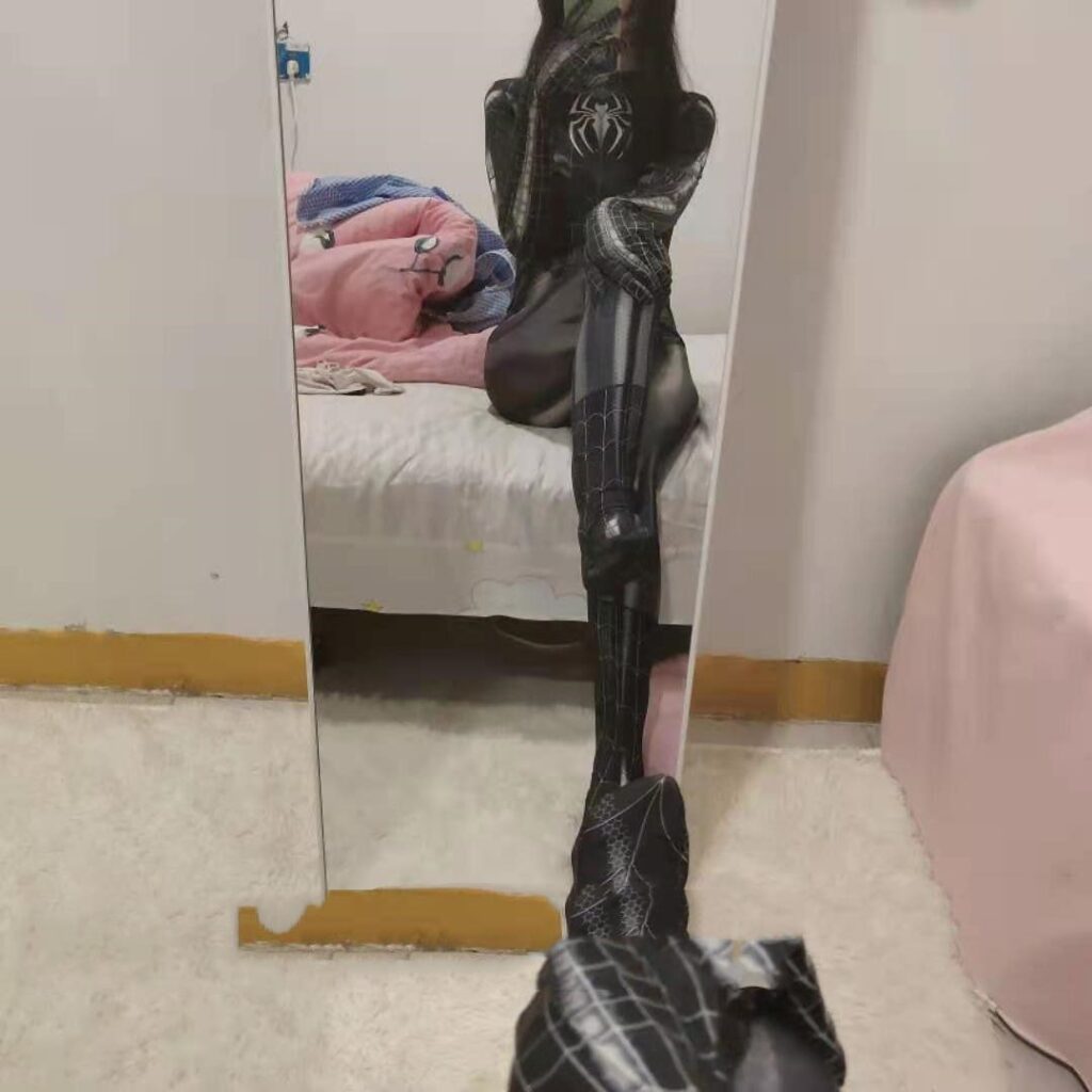 新晋宿舍福利姬河南郑州职校郑思瑶大尺度私拍流出