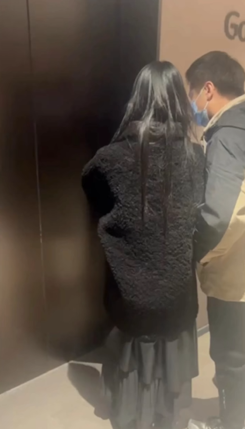 小红书员工梁凰荣七年恋爱劈腿10人哄骗男友捞金被抓当场