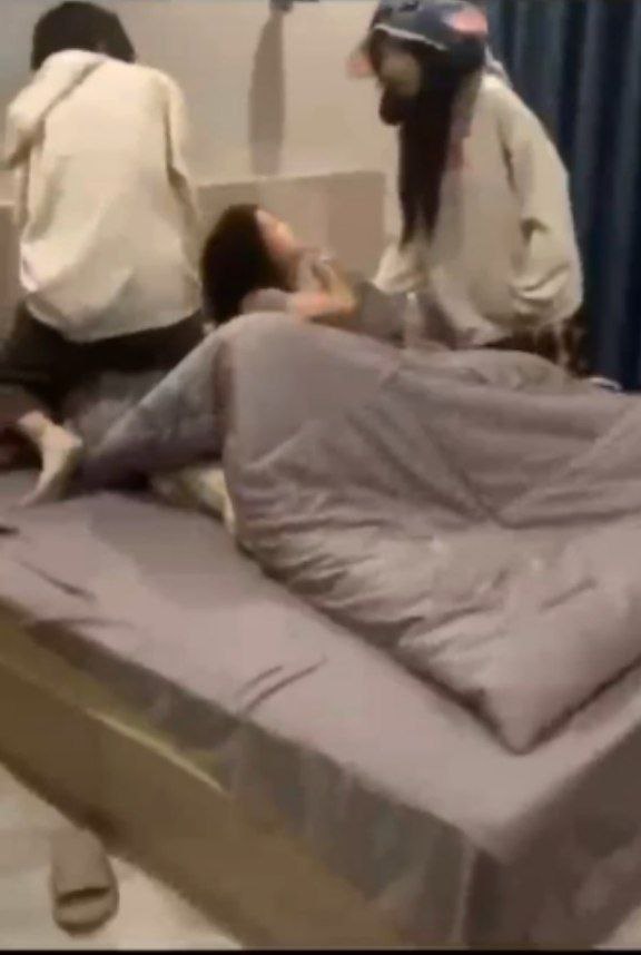 与女友同居6年从未越界结婚前夕却被黄毛NTR