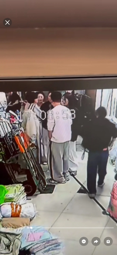 杭州四季青商场杭州二姐现场手撕小三8年员工吸引老公