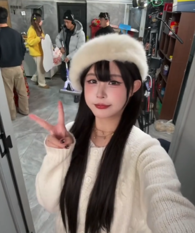 百万粉丝网红猫妹妹背刺事件前女助理实名开锤