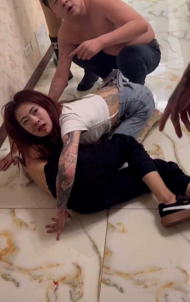 王者荣耀群星荟萃国服小乔上线1v4保护黄毛男友