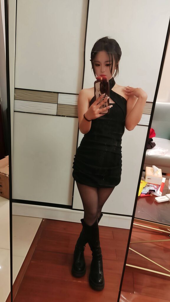 微博反差舞蹈生福利姬媚娘白玉花高价定制果舞视频流出