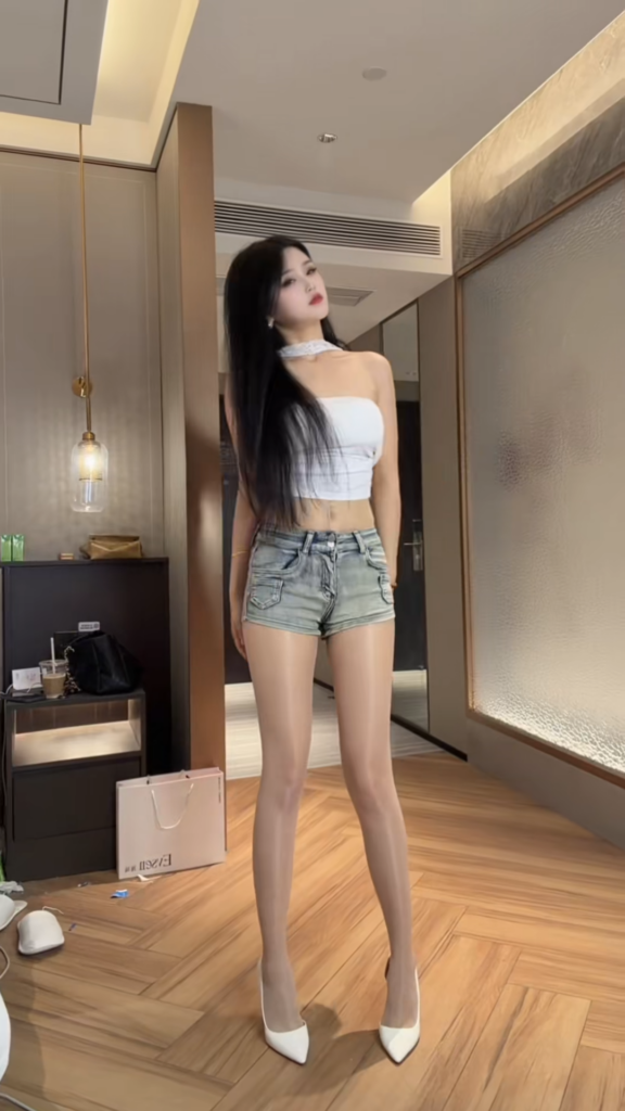 47万粉丝抖音高颜值少妇辰辰妈定制福利视频外流