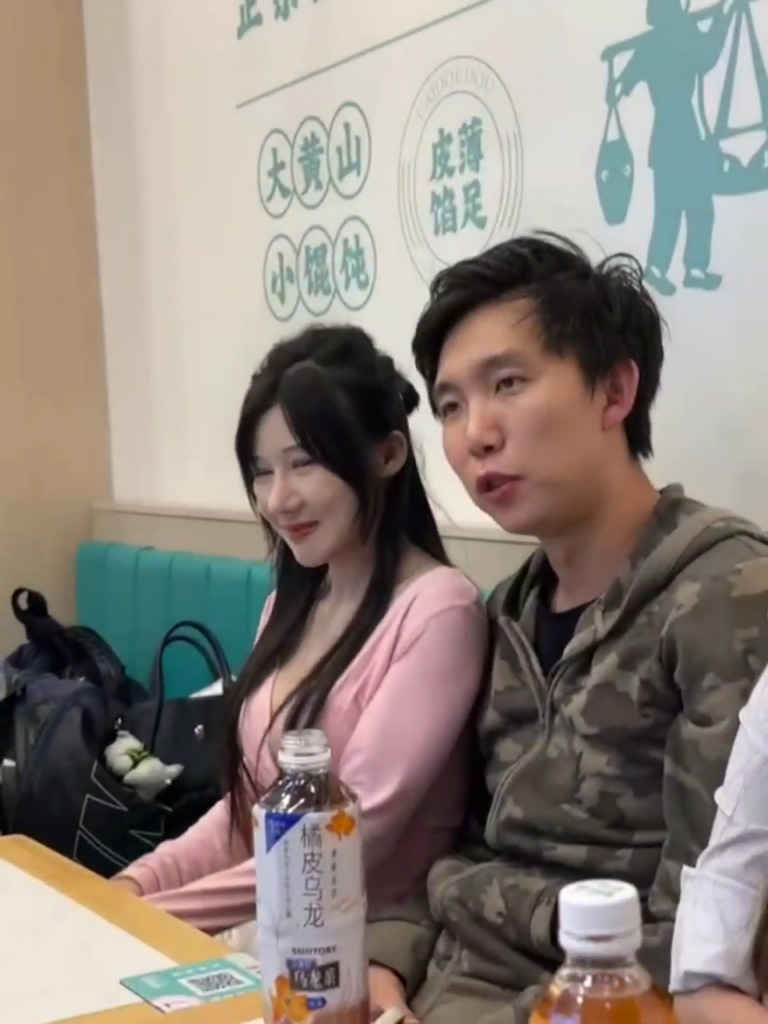 打架打出圈上海长寿路餐厅上演全武行极品大杯御姐现场对波