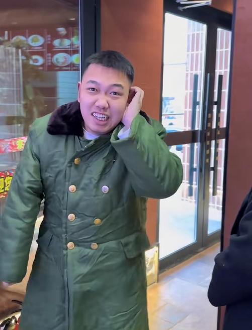 200万粉丝抖音网红鑫禧禾老三知三当三酒店私会小怡被现男友抓包