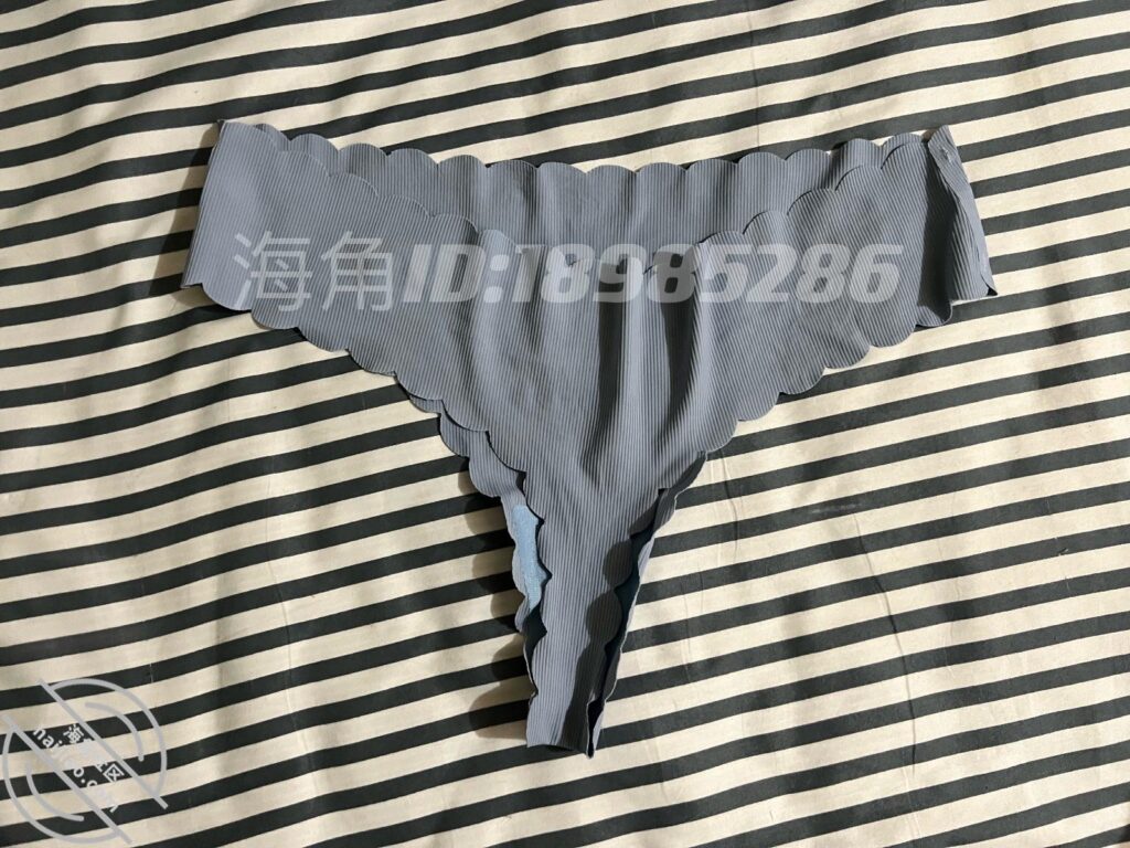 [长篇连载:美腿表姐是丝袜控]被前男友滋润的她反正看的我眼睛发直-来自海角社区的真实故事经历