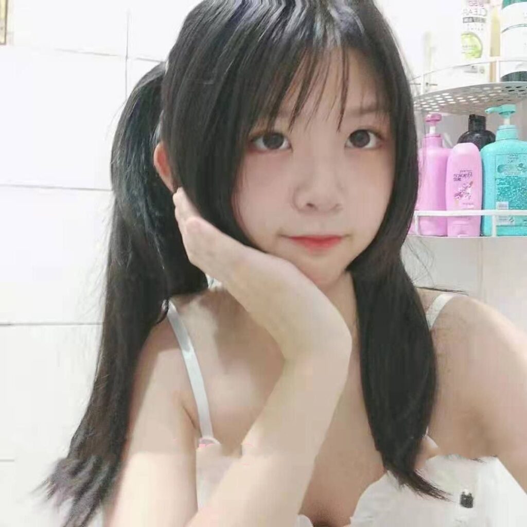 新晋宿舍福利姬河南郑州职校郑思瑶大尺度私拍流出