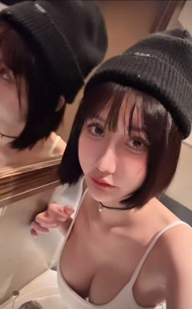 短发甜心杏妮十三万粉丝艳压群芳背后竟有段不光彩传闻