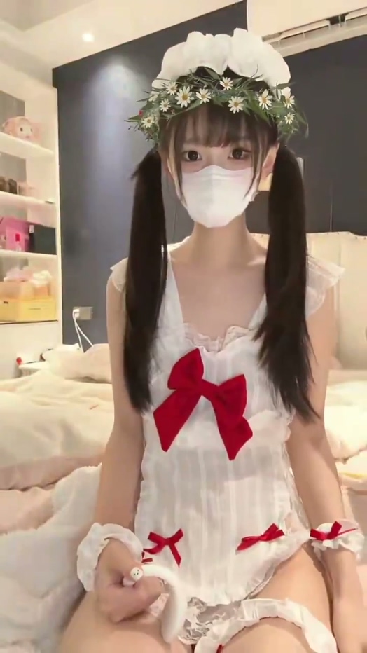 微博推特高人气嫩妹福利姬季雨大尺度私拍福利视频流出