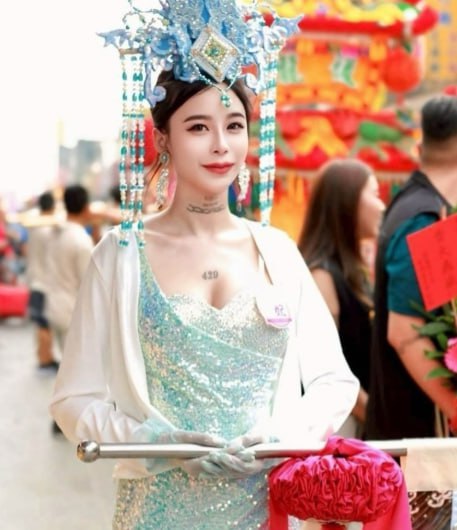 台湾庙会最美云妃竟是外围女ins网红草莓0429被曝不雅视频
