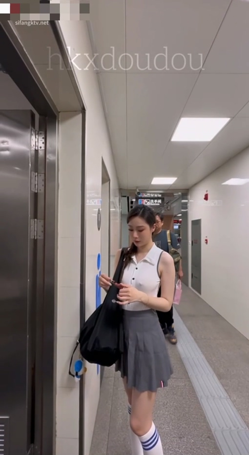 地铁惊现福利姬户外挑战微博网黄小逗逗厦门地铁20分钟完整版