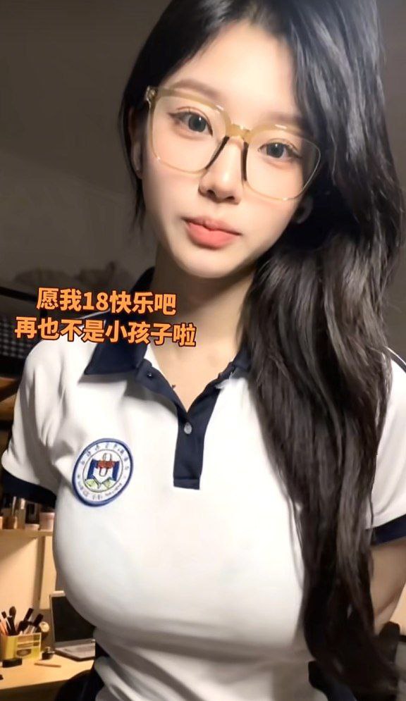 福利姬上岸被挖黑历史11万粉丝抖音网红小小绘福利视频曝光