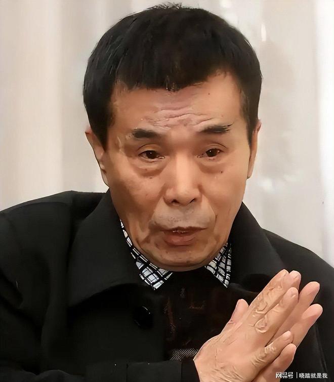 老戏骨闫学晶直播哭穷卖惨翻车被曝不雅丑闻