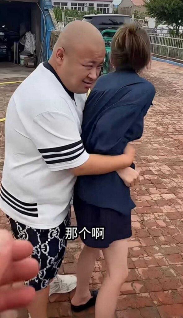 快手千万粉丝网红老狗塌房始末妻子白羽自曝家丑婚内出轨女徒弟
