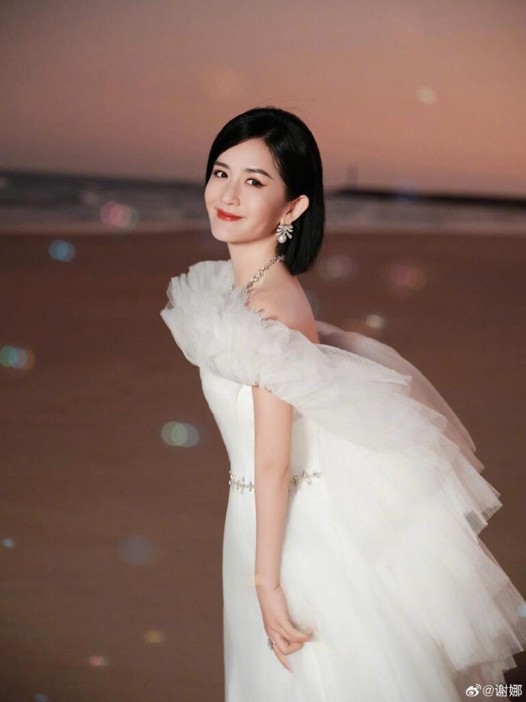 内娱地震综艺女王谢娜被指知三当三张杰前女友发文自曝