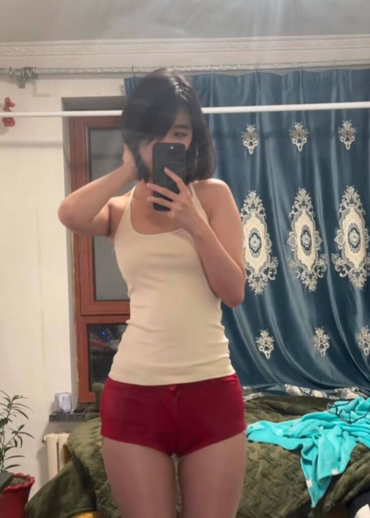 52万粉丝抖音腿精行简高挑女神私拍不雅视频曝光