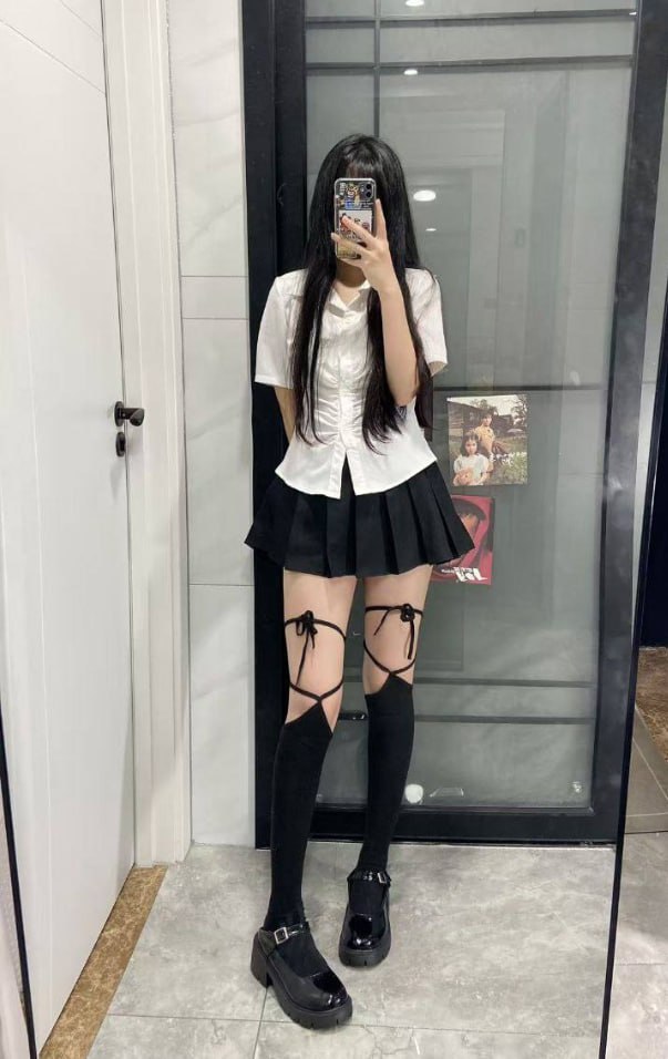 12万粉丝抖音纯欲网红爱吃猪脚饭清纯女神下海私拍小福利