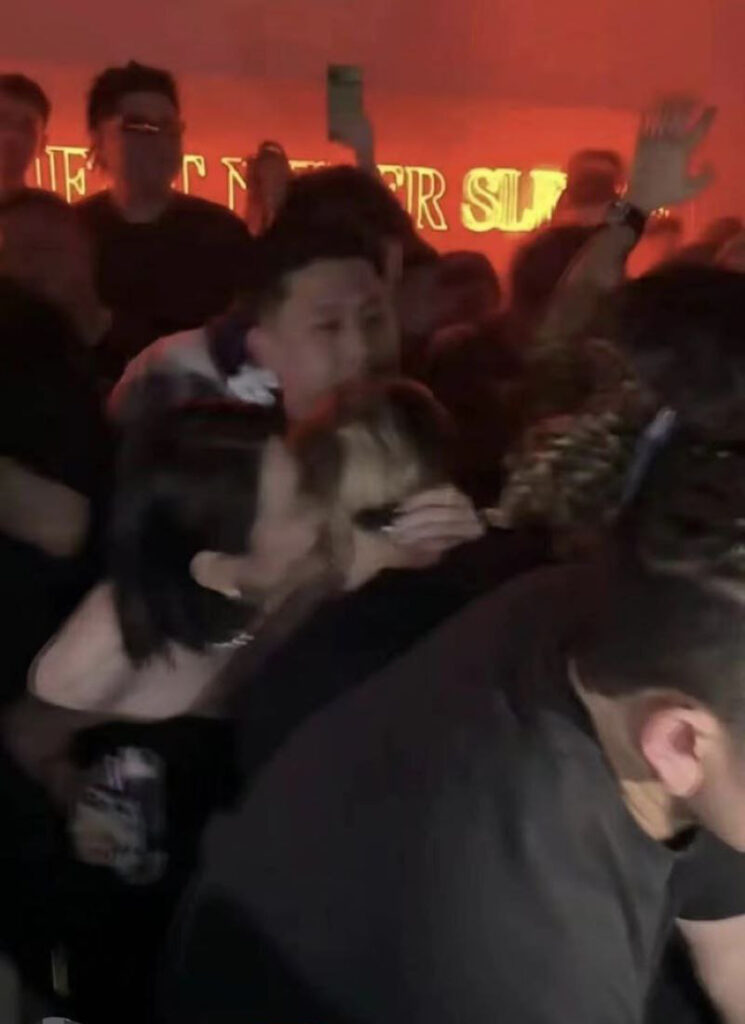 港娱顶流男星王嘉尔被曝私生活混乱夜店常客最爱女粉