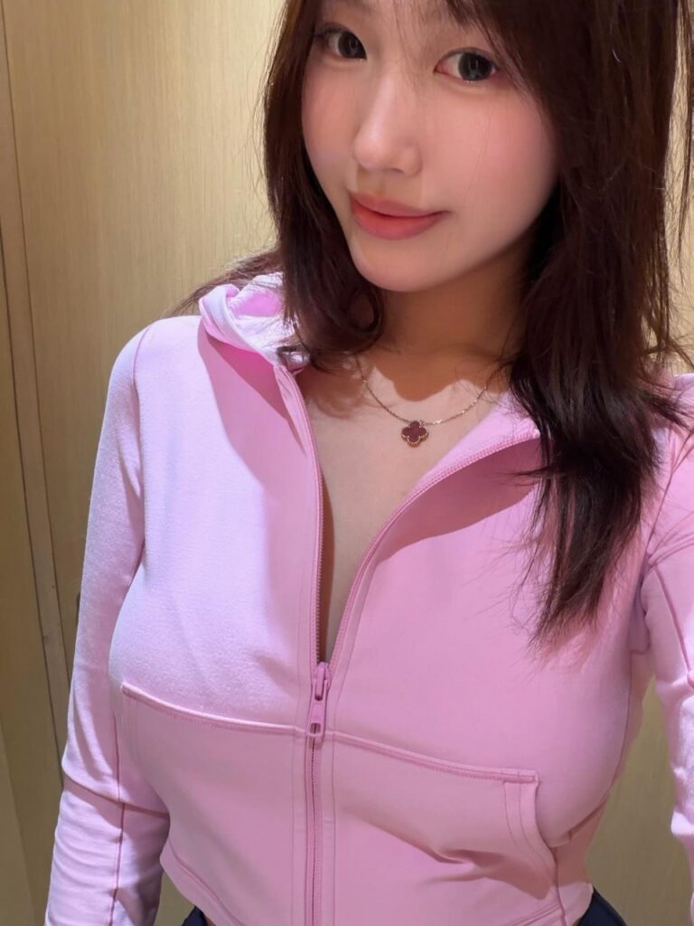 中国美院张颂佳慧zsjh海外留学期间下海视频2分10秒完整版