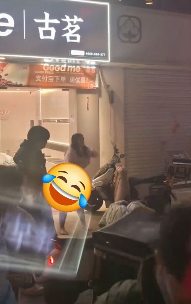 古茗扔茶再上热搜平邑莲花山古茗扔茶一女子分手崩溃果奔