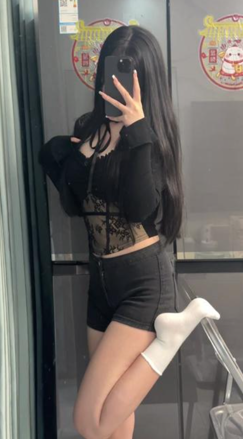 12万粉丝抖音纯欲网红爱吃猪脚饭清纯女神下海私拍小福利