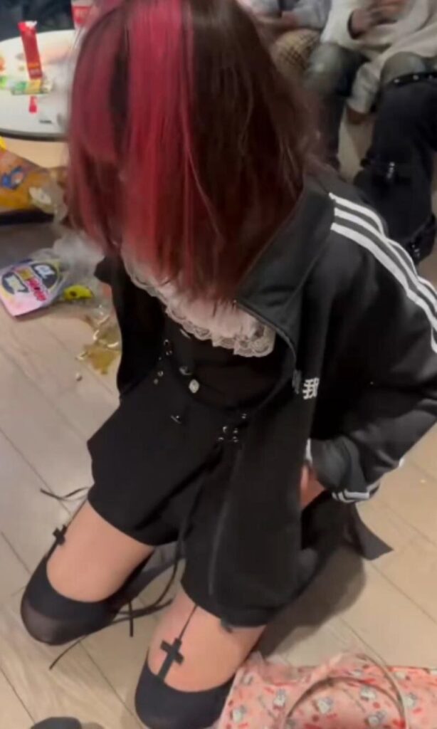 抖音热瓜高街帝霸凌事件精神小妹被欺凌