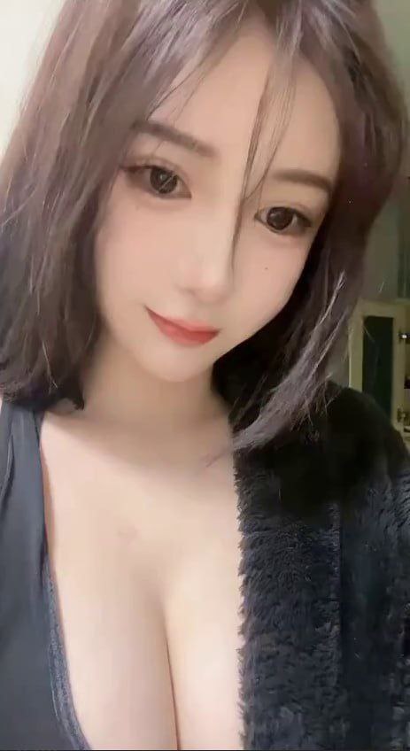 90万粉丝抖音擦边女网红迷人的张扔扔宠粉定制福利视频流出