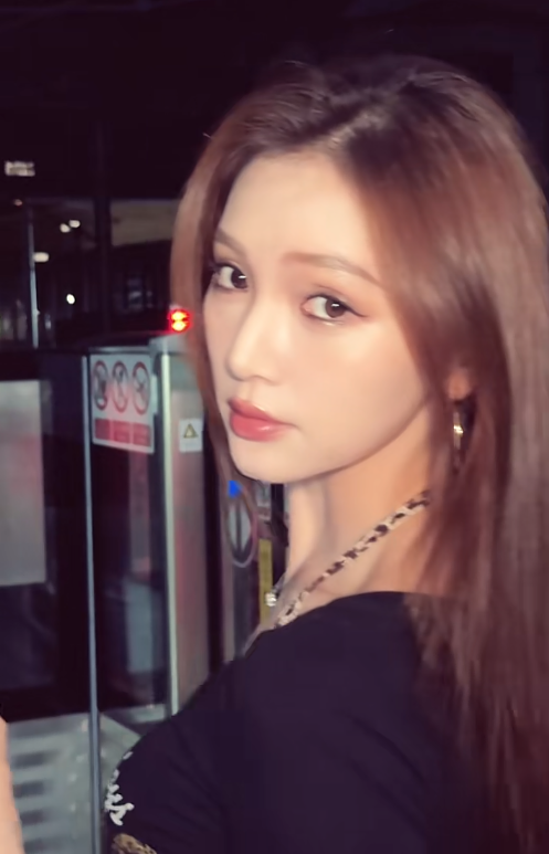 还是忘不了他贾乃亮直播间助理coco神似李小璐被扒曾做外围女