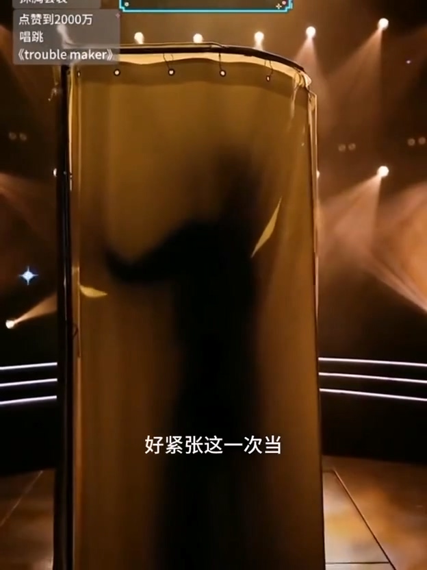 冯提莫复出直播惨遭封禁直播间现场换装秀被秒封