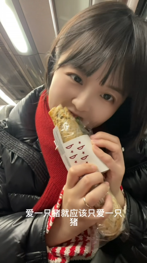 高铁女孩爆火抖音评论区秒变求片现场且看性压抑的极致救赎之路