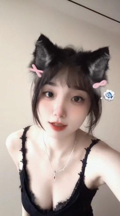 146万粉丝抖音擦边女网红sunny77纯欲风反差福利小福利