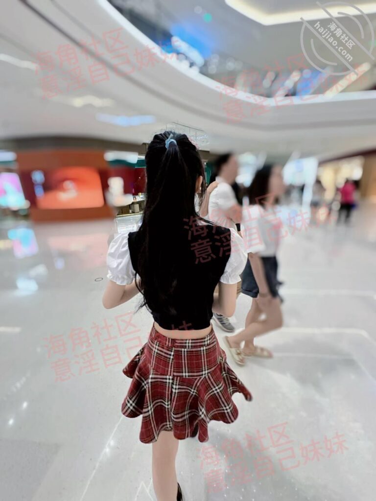 至151章节[长篇连载:意银自己妹妹]看着妹妹跟另外着姐妹进了房间就开始幻想-来自海角社区的真实故事经历
