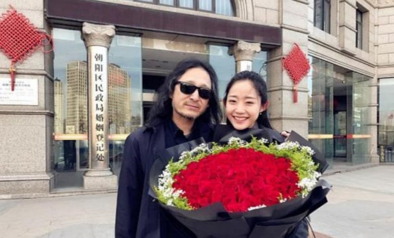 忘年恋新高度音乐家三宝与小25岁娇妻万千惠婚礼果照迎宾