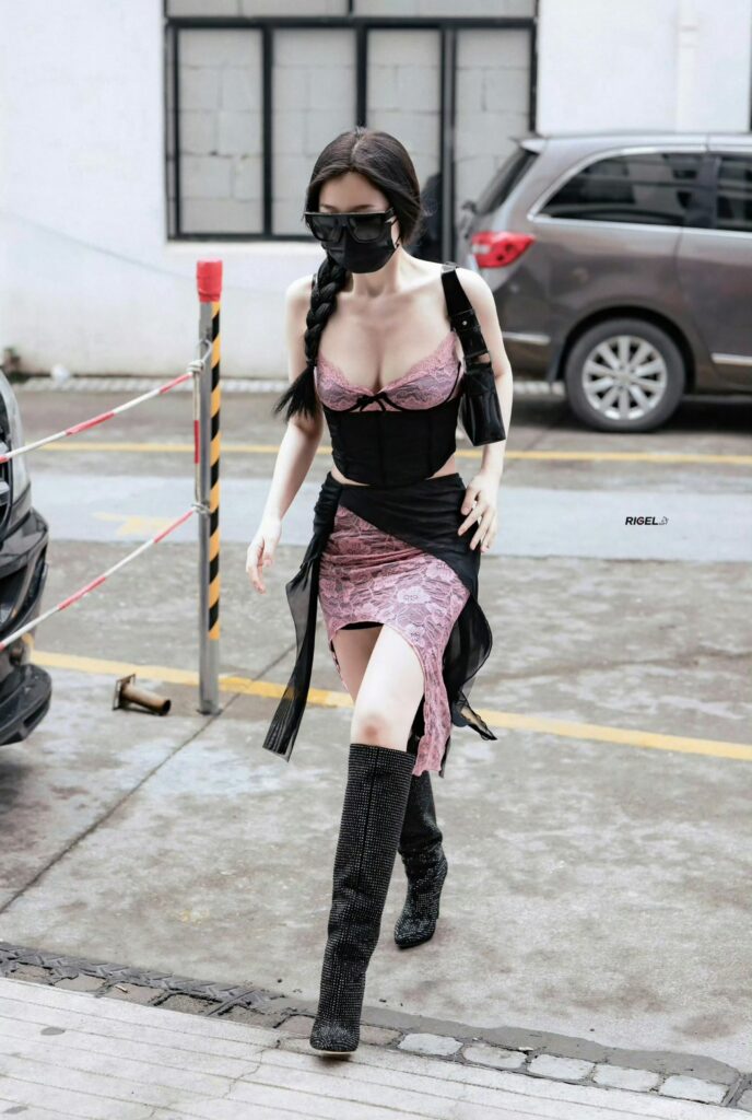 内娱花旦虞书欣翻车外网真空甩雷视频惹争议