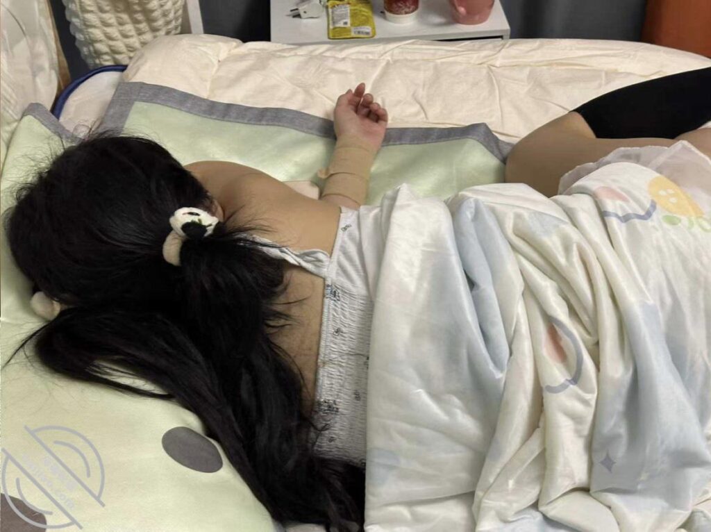 [长篇连载:我是扔气草莓]重组家庭的继女再次被我发现看影像自愉-来自海角社区的真实故事经历