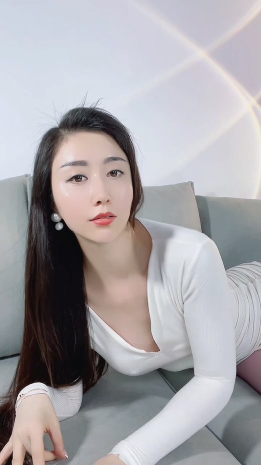 24万粉丝抖音擦边女网红又是我宠粉福利视频流出